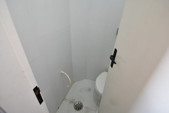 Banheiro de serviço de apartamento à venda com 2 quartos, 81m² em Cambuí, Campinas