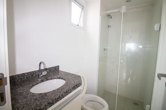 Banheiro de apartamento à venda com 2 quartos, 39m² em Jardim Monte Azul, São Paulo