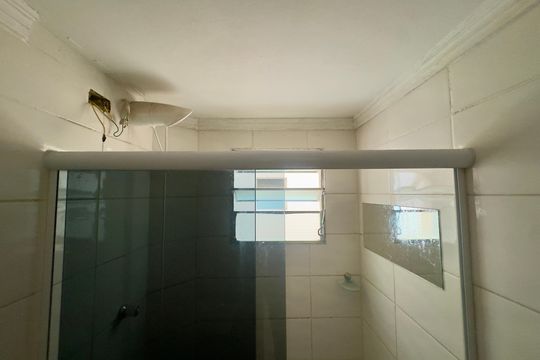 Banheiro de apartamento para alugar com 2 quartos, 48m² em Residencial Doraly I, Guarulhos