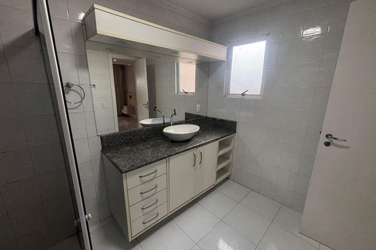 Banheiro 3 de casa à venda com 3 quartos, 250m² em Vl Sto Agostinho, Porto Alegre