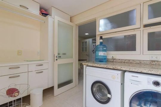 Casa de Condomínio para alugar com 4 quartos, 487m² em Três Figueiras, Porto Alegre