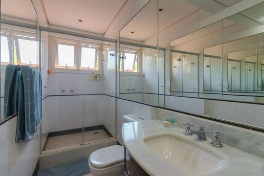 Casa de Condomínio para alugar com 4 quartos, 487m² em Três Figueiras, Porto Alegre