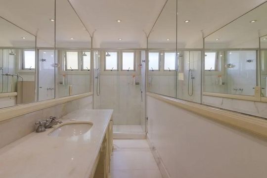 Casa de Condomínio para alugar com 4 quartos, 487m² em Três Figueiras, Porto Alegre