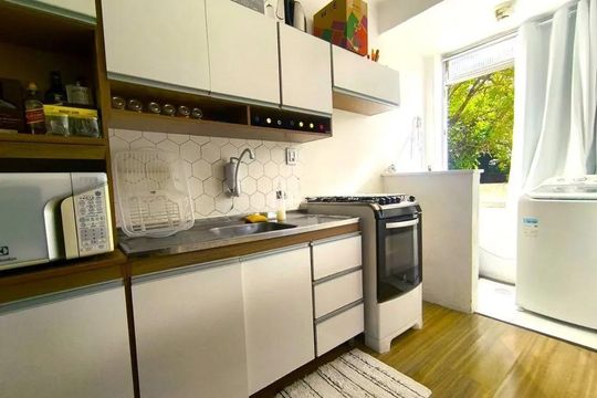 Cozinha de apartamento para alugar com 1 quarto, 38m² em Glória, Porto Alegre