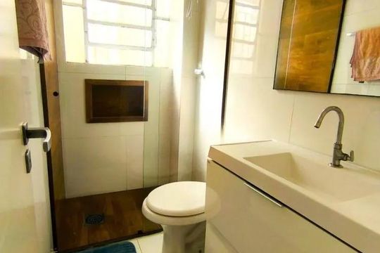 Banheiro de apartamento para alugar com 1 quarto, 38m² em Glória, Porto Alegre