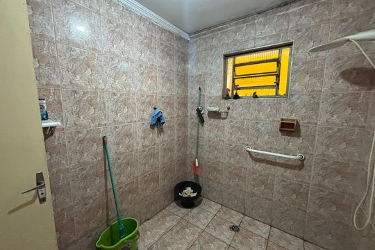Banheiro de casa à venda com 4 quartos, 250m² em Conjunto Habitacional Aguia de Haia, São Paulo