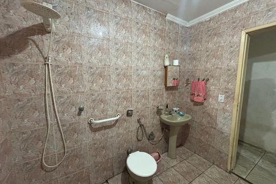 Banheiro de casa à venda com 4 quartos, 250m² em Conjunto Habitacional Aguia de Haia, São Paulo