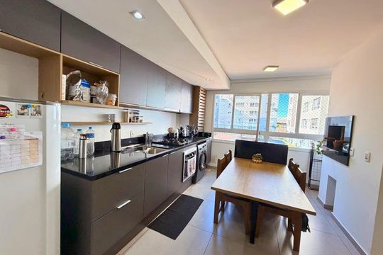 Cozinha de apartamento à venda com 2 quartos, 53m² em Fátima, Canoas
