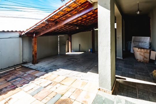Casa à venda com 3 quartos, 360m² em Santa Monica, Belo Horizonte