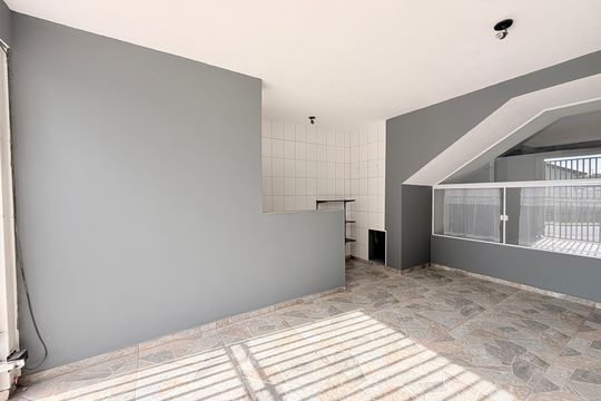 Garagem de casa para alugar com 2 quartos, 70m² em Jardim Itália, Várzea Paulista