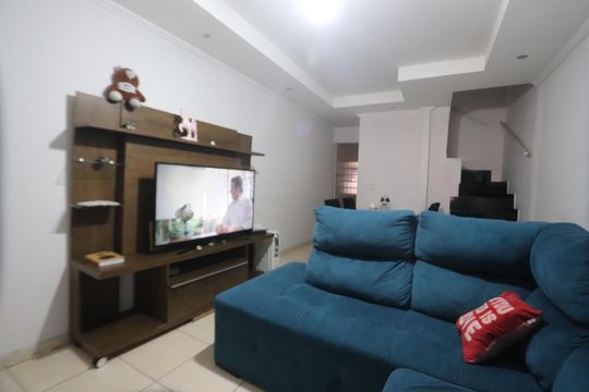 Sala de casa à venda com 2 quartos, 84m² em Jardim Santa Adelia, São Paulo