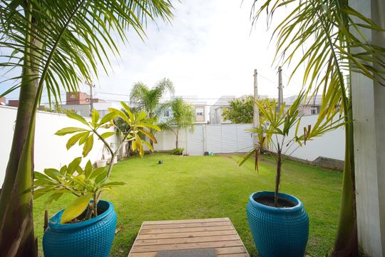 Área externa de casa para alugar com 3 quartos, 124m² em Alto Ribeirão Leste, Florianópolis