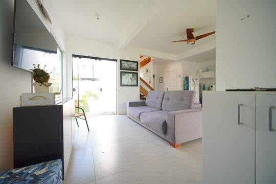Sala de casa para alugar com 3 quartos, 124m² em Alto Ribeirão Leste, Florianópolis