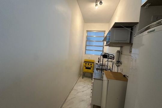 Cozinha de apartamento para alugar com 1 quarto, 40m² em Centro, São Vicente