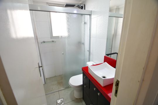 Banheiro de apartamento à venda com 1 quarto, 55m² em Centro, Campinas