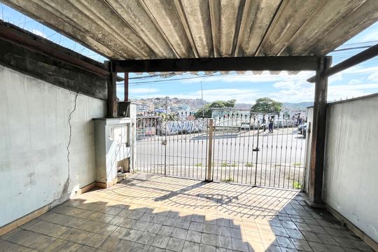 Garagem de casa à venda com 5 quartos, 125m² em Jardim Peri, São Paulo