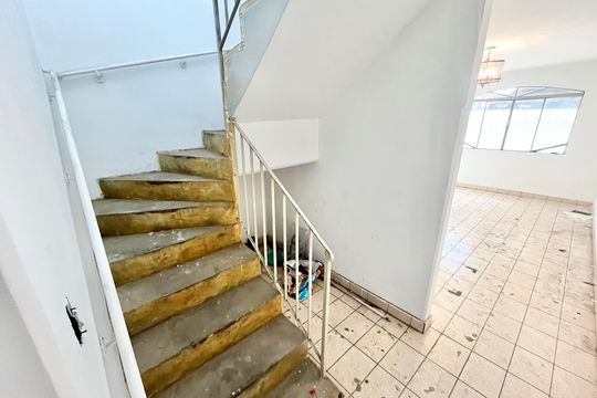 Escada de casa à venda com 5 quartos, 125m² em Jardim Peri, São Paulo