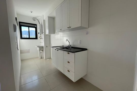 Sala/cozinha de apartamento à venda com 2 quartos, 67m² em Barra Olímpica, Rio de Janeiro