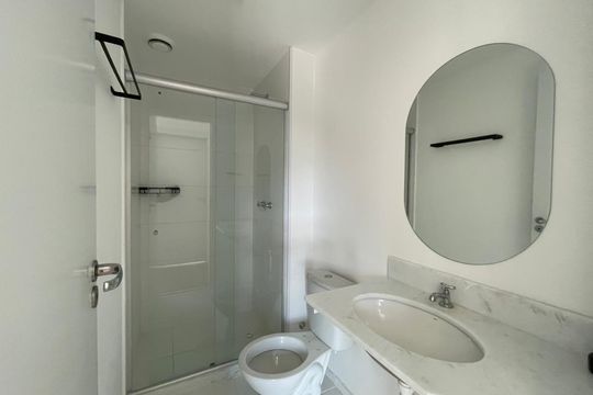 Banheiro de apartamento à venda com 2 quartos, 67m² em Barra Olímpica, Rio de Janeiro