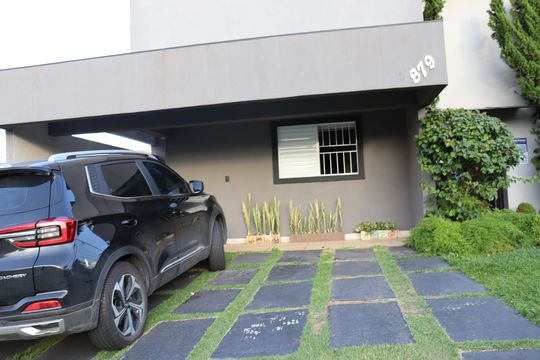 Garagem de casa de condomínio para alugar com 4 quartos, 330m² em Suru, Barueri