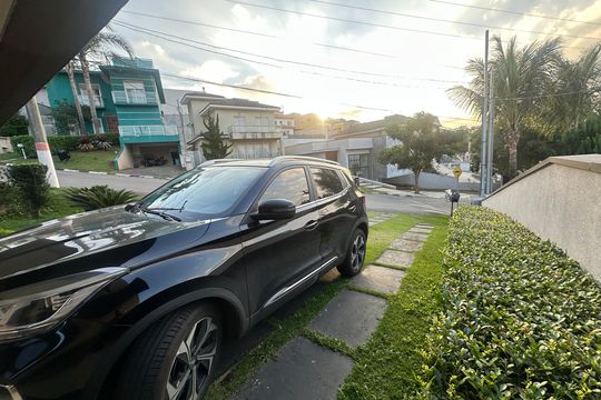 Garagem de casa de condomínio para alugar com 4 quartos, 330m² em Suru, Barueri