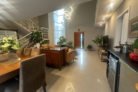 Casa de Condomínio para alugar com 4 quartos, 330m² em Suru, Barueri