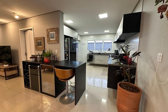 Cozinha de casa de condomínio para alugar com 4 quartos, 330m² em Suru, Barueri