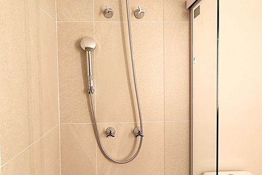 Banheiro de kitnet/studio para alugar com 1 quarto, 26m² em Passo D’areia, Porto Alegre