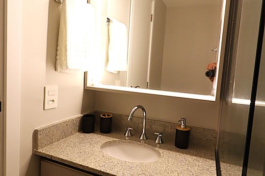 Banheiro de kitnet/studio para alugar com 1 quarto, 26m² em Passo D’areia, Porto Alegre