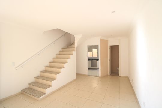 Casa de Condomínio à venda com 2 quartos, 100m² em Vila Marari, São Paulo