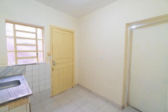 Cozinha de casa para alugar com 1 quarto, 35m² em Vila Babilonia, São Paulo