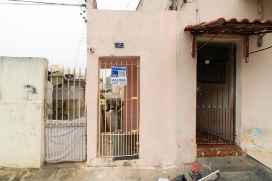 Fachada de casa para alugar com 1 quarto, 35m² em Vila Babilonia, São Paulo