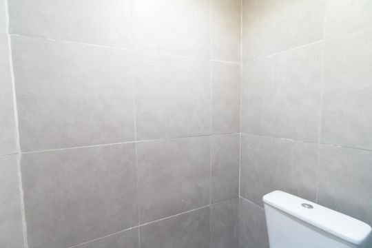 Banheiro de casa para alugar com 1 quarto, 35m² em Vila Babilonia, São Paulo