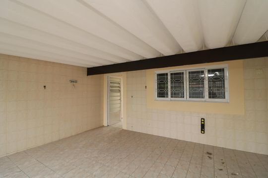 Garagem de casa à venda com 2 quartos, 125m² em Jardim Santa Teresinha, São Paulo