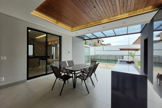 Casa de Condomínio para alugar com 4 quartos, 260m² em Shopping Park, Uberlândia
