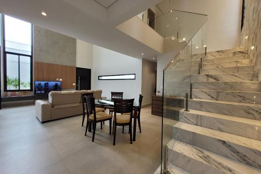 Casa de Condomínio para alugar com 4 quartos, 260m² em Shopping Park, Uberlândia