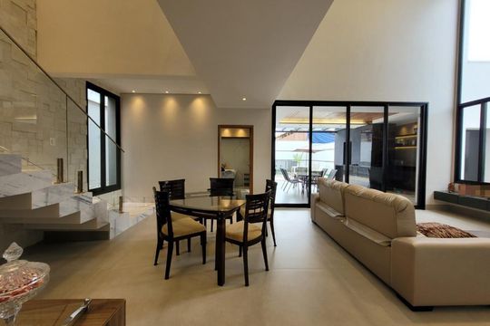 Sala de casa de condomínio para alugar com 4 quartos, 260m² em Shopping Park, Uberlândia