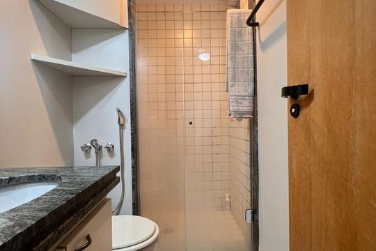 Banheiro de apartamento para alugar com 1 quarto, 89m² em São Pedro, Belo Horizonte