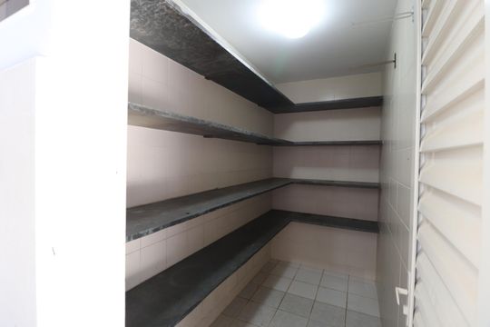 Dispensa de casa para alugar com 4 quartos, 294m² em Brasil, Uberlândia
