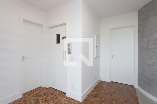 Hall de Entrada de apartamento à venda com 2 quartos, 135m² em Jardim Europa, São Paulo