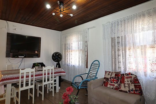 Casa à venda com 2 quartos, 80m² em Jardim Carvalho, Porto Alegre