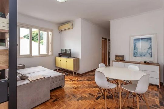 Sala de apartamento para alugar com 3 quartos, 80m² em Petrópolis, Porto Alegre