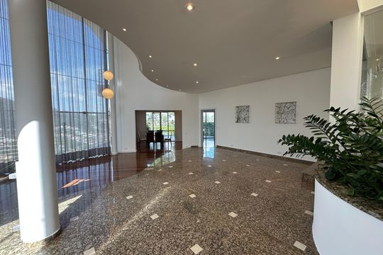Sala de casa de condomínio para alugar com 4 quartos, 600m² em Alphaville, Santana de Parnaíba