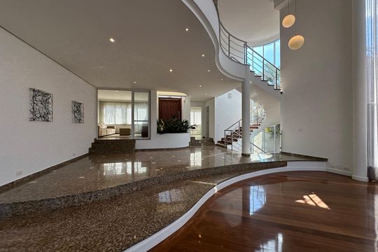 Sala de casa de condomínio para alugar com 4 quartos, 600m² em Alphaville, Santana de Parnaíba