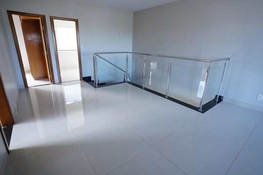 Casa à venda com 5 quartos, 250m² em Jardim América, Goiânia