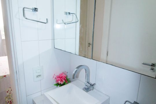 Banheiro da Suíte de apartamento para alugar com 2 quartos, 49m² em Parada de Lucas, Rio de Janeiro