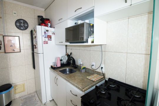 Cozinha de apartamento para alugar com 2 quartos, 49m² em Parada de Lucas, Rio de Janeiro