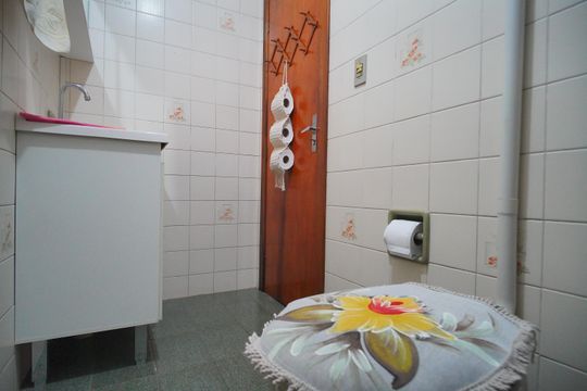 Banheiro 1 de casa à venda com 3 quartos, 295m² em Scharlau, São Leopoldo