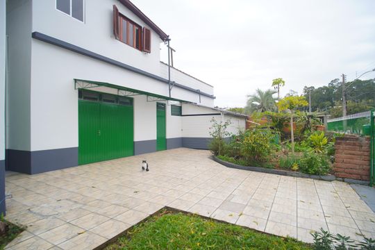 Quintal de casa à venda com 3 quartos, 295m² em Scharlau, São Leopoldo