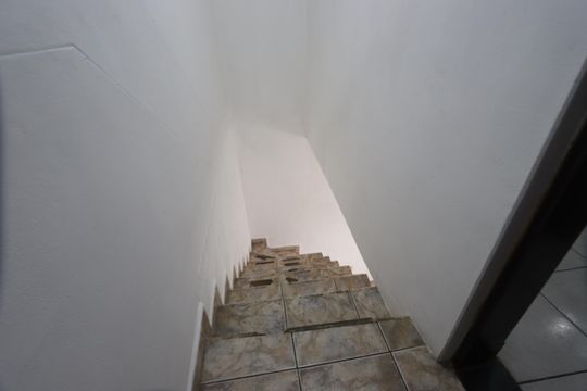 Escada de casa para alugar com 2 quartos, 135m² em Chácara Mafalda, São Paulo